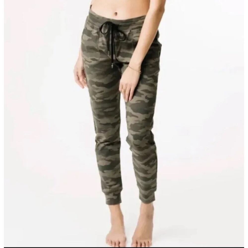 zyia active Green Camo Unwind Jogger xs women’s pants sweatpants high rise